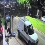 Asalto violento a un repartidor en Villa Santa Rita: Delincuentes golpean y arrastran a su víctima