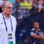 Crisis en la selección uruguaya: Bielsa bajo presión tras reunión con referentes