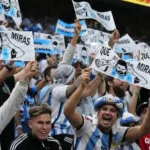 Un profesor de historia de Epuyén abandona su trabajo para seguir a la Selección en el Mundial: “Este deporte me mueve”
