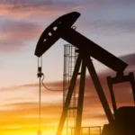 El petróleo sube 27% en un mes por el conflicto en Medio Oriente y crece la presión sobre el precio de los combustibles en Argentina