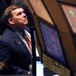 Los activos argentinos operan mixtos en Wall Street y el riesgo país se mantiene por encima de los 520 puntos