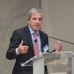 Caputo anticipó una reforma tributaria para después de 2031 y apuntó a provincias y municipios