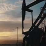 El G7 acordó liberar hasta 100 millones de barriles de reservas para contener el precio de los combustibles